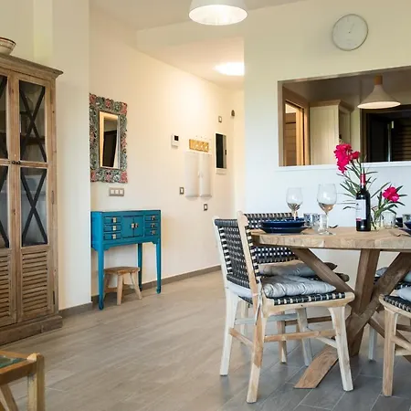 View Luxury Apartment: Beachfront Golf Retreat Caleta De Fuste